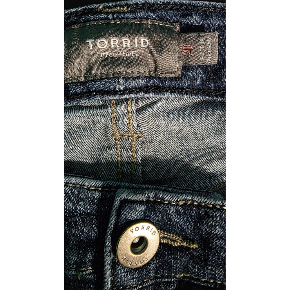 Torrid Feel The Fit Dark Wash Cuffed Denim Shorts Womens 20 Plus Size Stretch - Picture 3 of 5